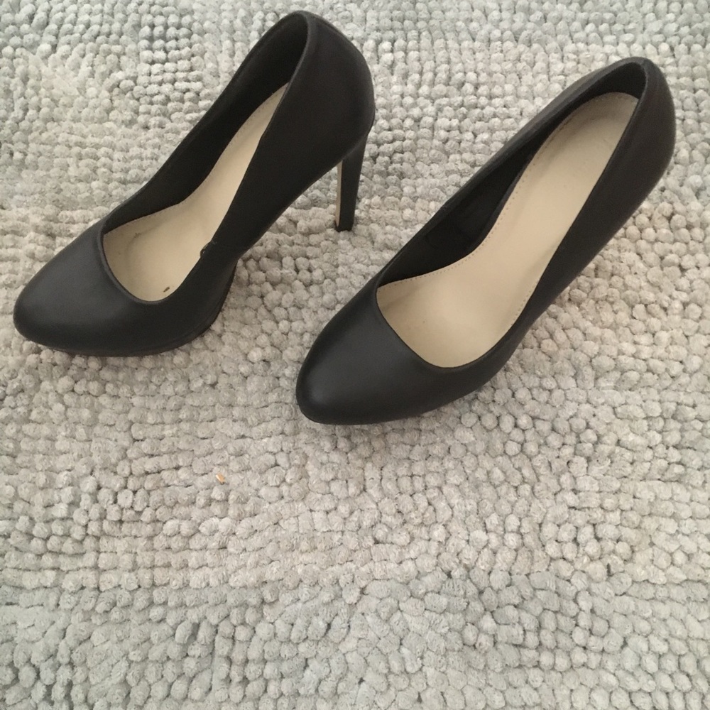 Black faux suede pumps